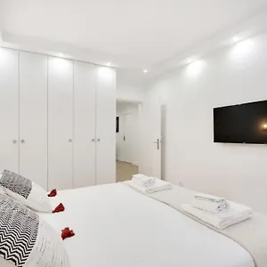 Apartment Trocadero/ Eiffel Tower - 3 Bedrooms- New!, Paris
