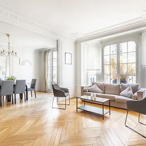 Apartment Luxury Living In Passy, Paris