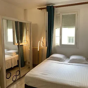 Appartement 10 Mins Walk Eiffel Tower, 16, Paris
