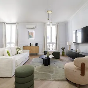 Apartment Poetic - Champs Elysees, Paris